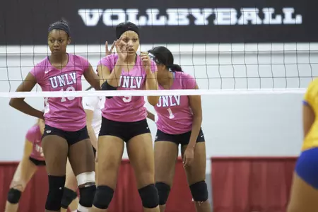 Daryn Glenn (left), Bree Hammel and the rest of the Rebels will welcome San Diego State to Las Vegas Tuesday night.