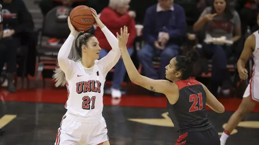 Powell on offense vs New Mexico defender