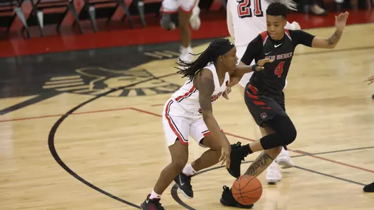 LeTecia Smith push up court