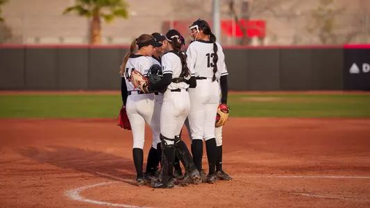 Softball Huddle vs Utah Valley