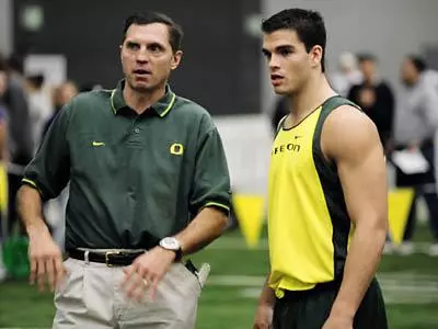 Skipper Breaks Duck Pole Vault Record