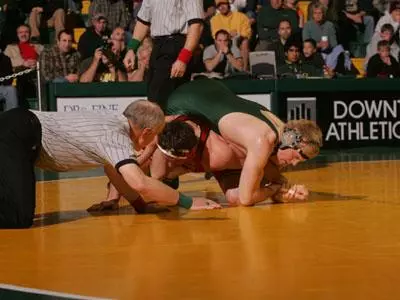 Wrestling Falls in Closing Seconds to Beavers, 21-18