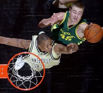 Ducks Fall to Vanderbilt, 76-75