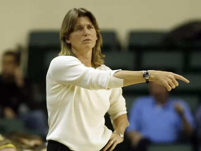 Harris Joins Women's Basketball Staff as Director of Operations