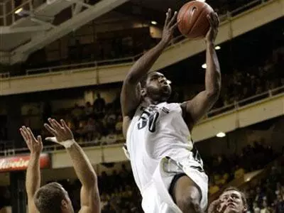 Joevan Catron goes to the hoop