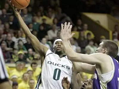 Seniors Brooks, Stelly Honored at UO?s Team Banquet