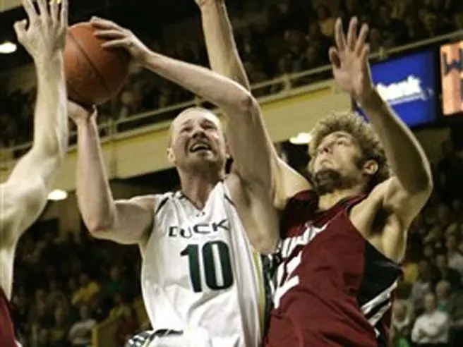 Ducks Meet Cougs in Pac-10 Opener; Leunen, Hairston Earn League Honors