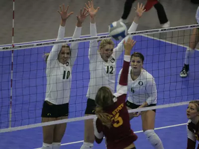 Heather Meyers, Kristen Forristall, 2008 Oregon Volleyball