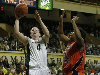 Women's Hoops Q&A: Ellie Manou