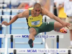 Eaton Wins Decathlon with 8,055 Points, Ducks Double Up in 800 Semis