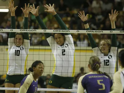 Heather Meyers, Neticia Enesi & Katherine Fischer, 2009 Oregon Volleyball