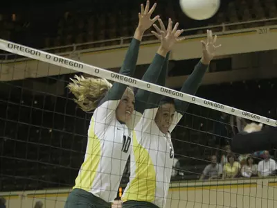 Heather Meyers & Neticia Enesi, 2009 Oregon Volleyball