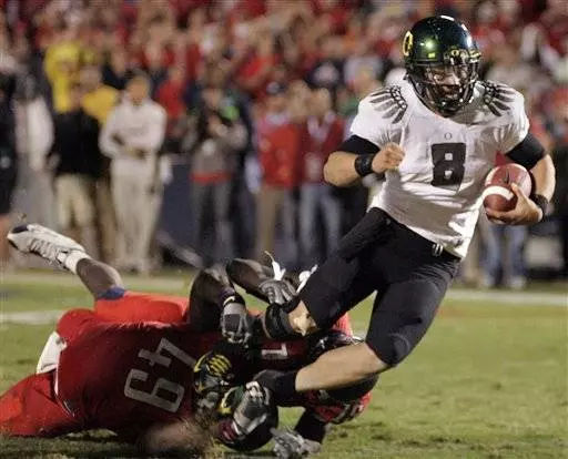 Oregon quarterback Jeremiah Masoli (8) scores the winning touchdown in 2nd OT.