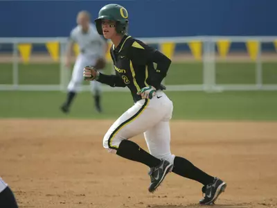 Sari-Jane Jenkins, UO Softball 2009. Photo by Geoff Thurner, Copyright 2009.