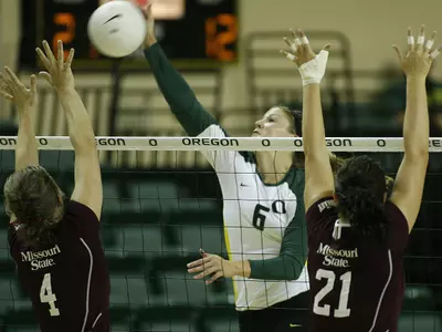 Sonja Newcombe, 2009 Oregon Volleyball Photo by Eric Evans, Copyright 209.