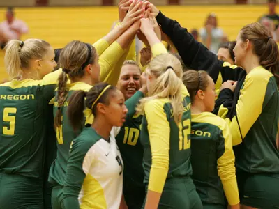 2009 Oregon Volleyball Team, Photo by Geoff Thurner, Copyright 2009.