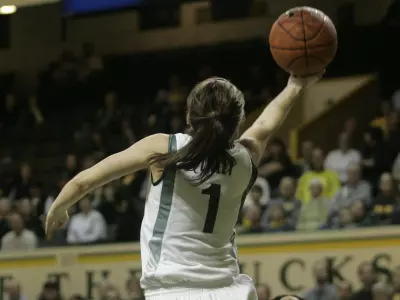 Taylor Lilley, 2009-10 WBB vs. Washington State Jan. 3, 2010 Eric