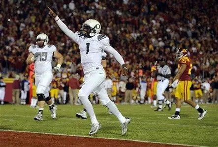 Oregon quarterback Darron Thomas,