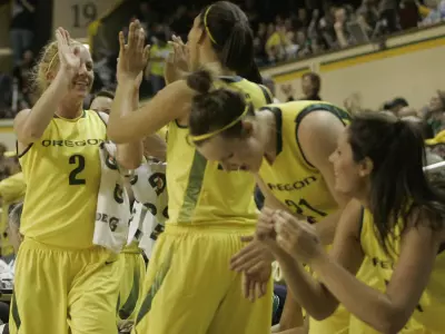 Team WBB vs. Oregon State, Feb. 6, 2010 Eric Evans
