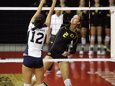 Alaina Bergsma, 2010 Oregon Volleyball Photo by Geoff Thurner, Copyright 2010.