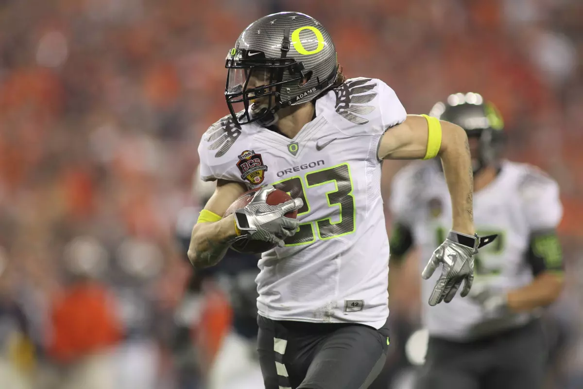 Jeff Maehl sprints away from Auburn defenders for a touchdown