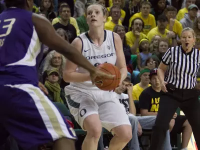 Victoria Kenyon, WBB 2010-11 vs. Washington, Jan. 8, 2011 Copyright, Erik Bishof