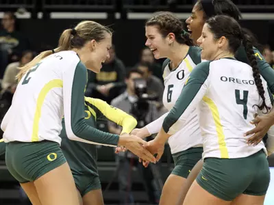 Alaina Bergsma, Lauren Plum, Ariana Williams, Liz Brenner. 2011 Oregon Volleybal