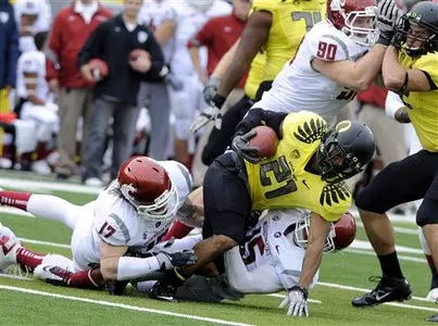Oregon's LaMichael James (21) runs against Washington State