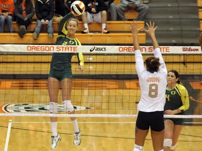 Alaina Bergsma, 2011 Oregon Volleyball Photo by Geoff Thurner, Copyright 2011.