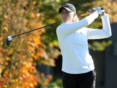 Raphaela Dyer, 2011-12 Oregon Women's Golf. Photo by Geoff Thurner.