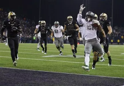 LaMichael James (21) runs for a touchdown against Washington