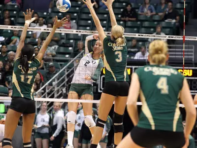 Alaina Bergsma, 2011 Oregon Volleyball Photo by Geoff Thurner, Copyright 2011.