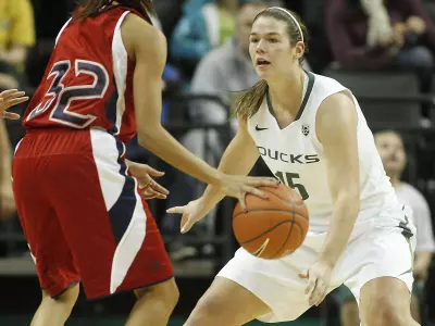 Liz Brenner, WBB 2011-12 vs. Saint Mary's, Dec. 21, 2011 Credit Eric Evans
