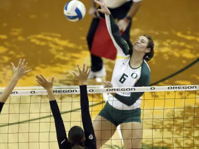 Liz Brenner, Oregon Volleyball, Photo by Eric Evans. Copyright 2011.