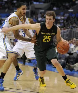 Oregon's E.J. Singler dribbles around