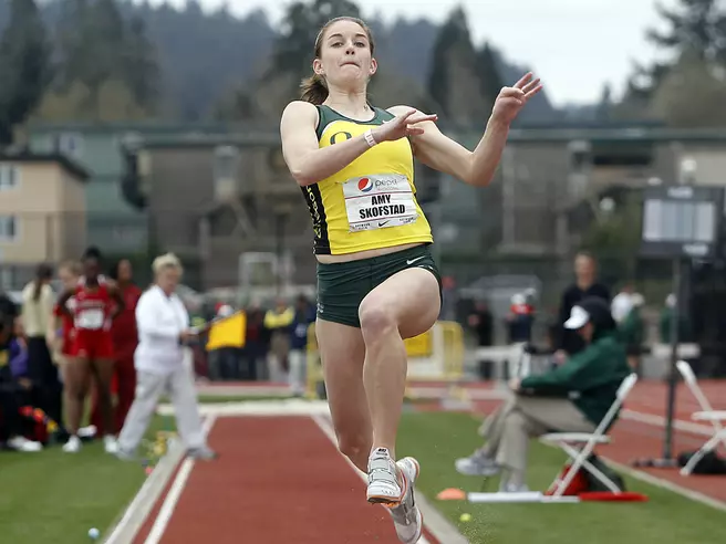 Ducks to Run DMR, Salute Seniors in the Twilight