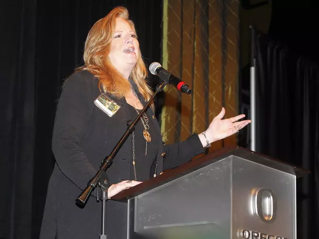 Former Ducks Honored at Women in Athletics Banquet