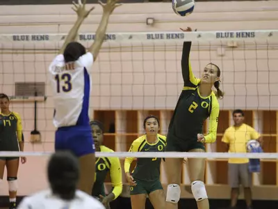 Alaina Bergsma, 2011 Oregon Volleyball Photo by Geoff Thurner, Copyright 2011.