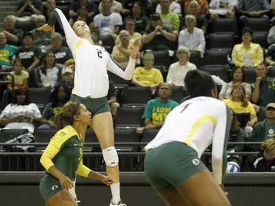 Alaina Bergsma - 2011 Oregon Volleyball - Photo by Eric Evans, Copyright 2011.