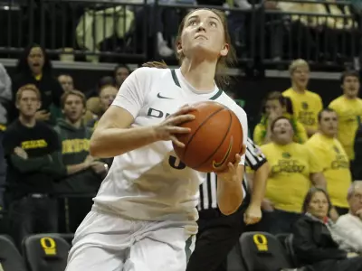 Laura Stanulis, WBB 2011-12 vs. Arizona, Jan. 12, 2012 Credit Eric Evans
