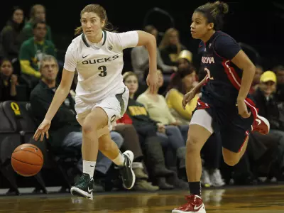Laura Stanulis, WBB 2011-12 vs. Arizona, Jan. 12, 2012 Credit Eric Evans