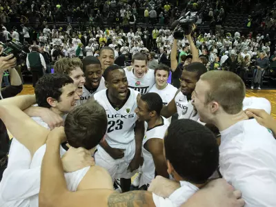 Team Huddle, Oregon vs. UCLA