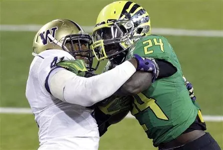 Kenjon Barner battles for yardage against Washington defender Travis Feeney