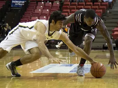 Arsalan Kazemi, Men's Basketball 2013, Copyright Eric Evans 2013.