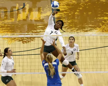 Ariana Williams, 2012 Oregon Volleyball, Photo by Geoff Thurner, Copyright 2012.