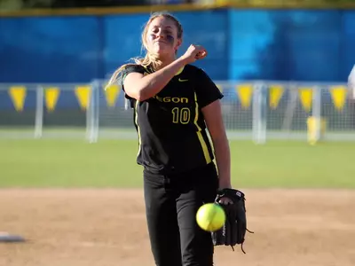 Karissa Hovinga, 2012 Oregon Softball, Photo by Geoff Thurner, Copyright 2012.