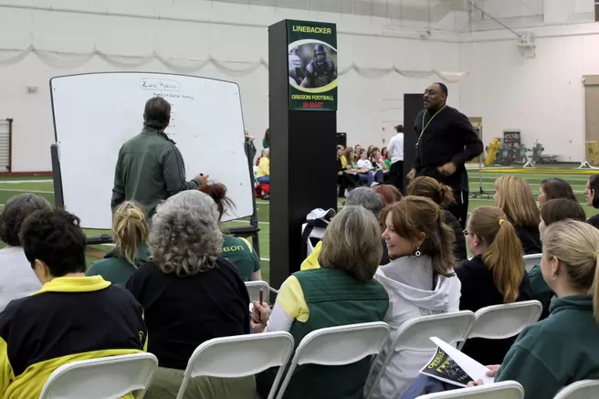 FOOTBALL 101: Ducks to Conduct Annual Women's Clinic