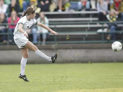Oregon Women's Soccer, 2011 Stanford Game. Copyright Eric Evans.