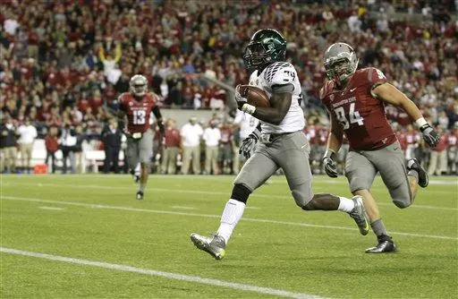 Oregon's Kenjon Barner, second from