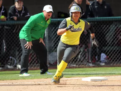 Kailee Cuico, 2013 Oregon Softball, Photo by Eric Evans, Copyright 2013.